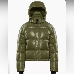 The Aritzia Super Puff Shorty in High-gloss Army Green